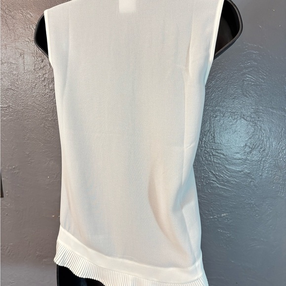 CAbi White Button Down Pleat Shirt Sleeveless Notched Collar - Picture 11 of 12